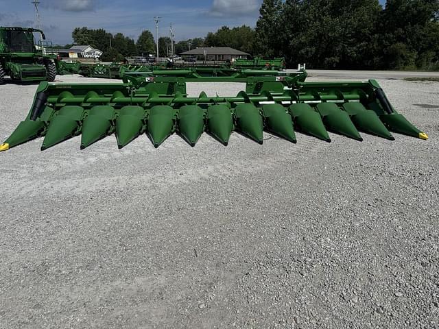 Image of John Deere C12F equipment image 3
