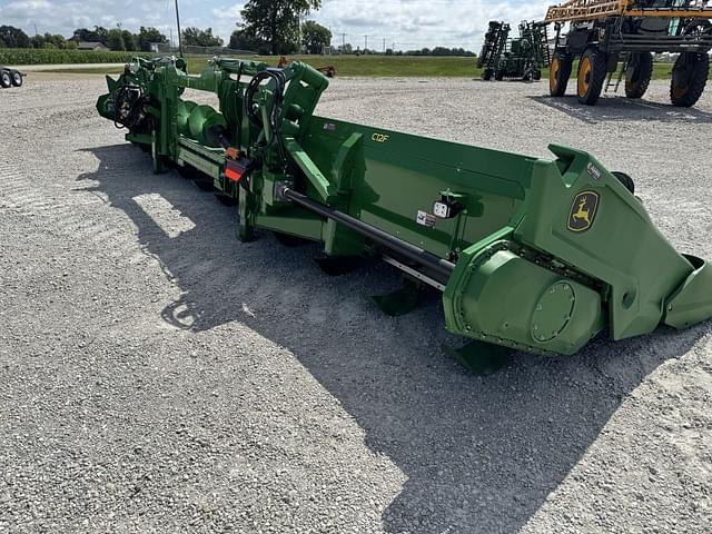 Image of John Deere C12F equipment image 4