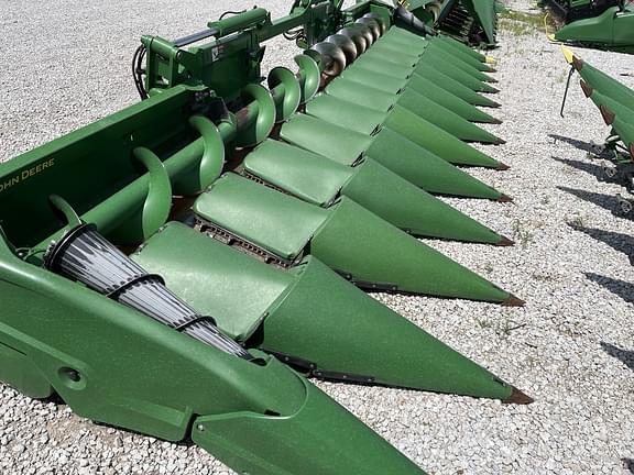 Image of John Deere C12F equipment image 2