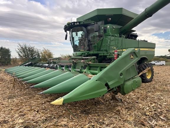 Image of John Deere C12F Primary image