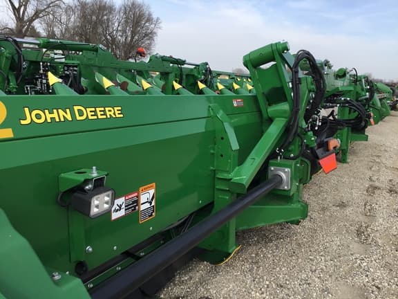 Image of John Deere C12F equipment image 3