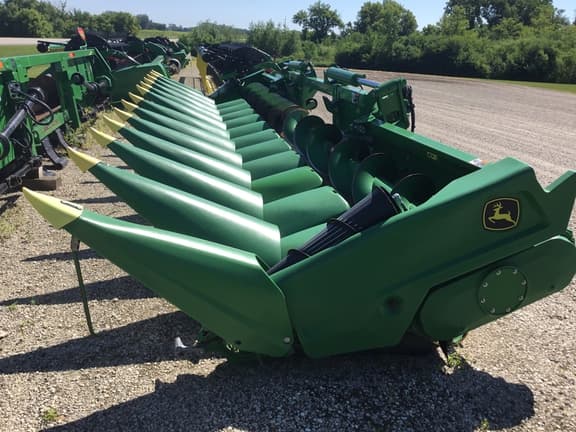 Image of John Deere C12F equipment image 3