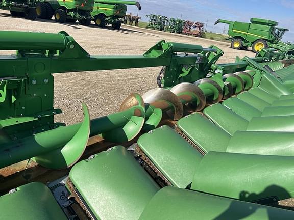 Image of John Deere C12F equipment image 4