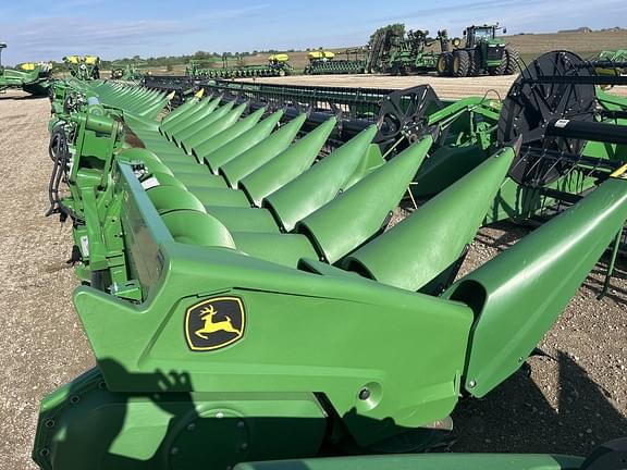 Image of John Deere C12F equipment image 2