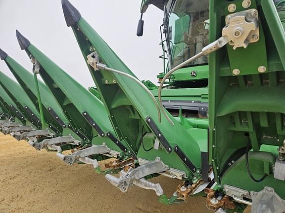 Image of John Deere C12F equipment image 4
