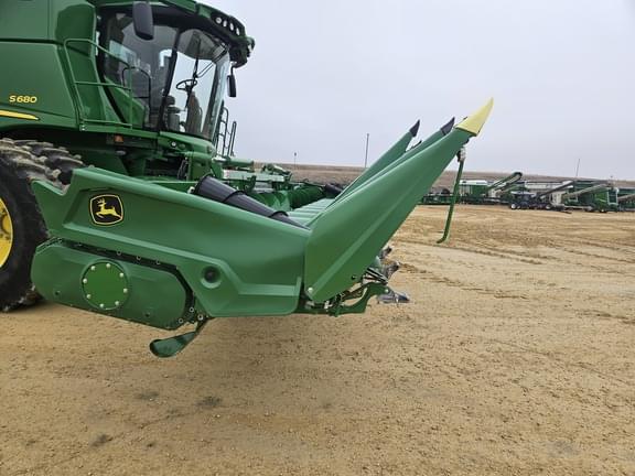 Image of John Deere C12F equipment image 3