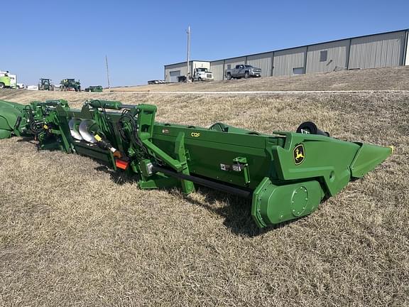 Image of John Deere C12F equipment image 4