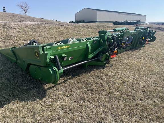 Image of John Deere C12F equipment image 3