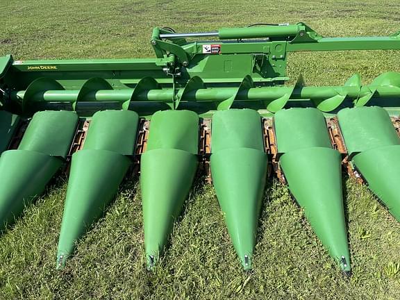 Image of John Deere C12F equipment image 3