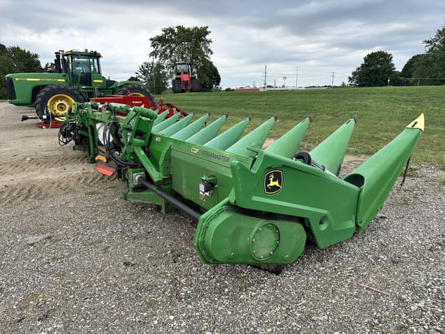 Image of John Deere C12F equipment image 4