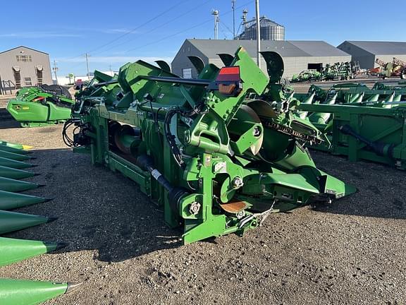 Image of John Deere C12F equipment image 3