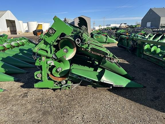 Image of John Deere C12F equipment image 4