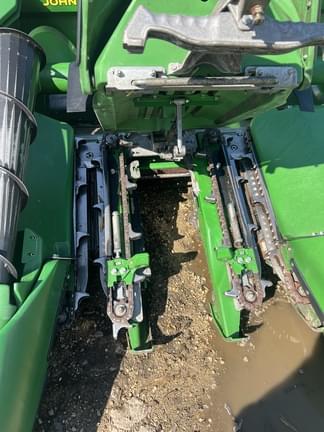 Image of John Deere C12F equipment image 4