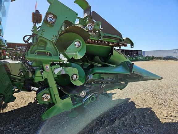 Image of John Deere C12F equipment image 3