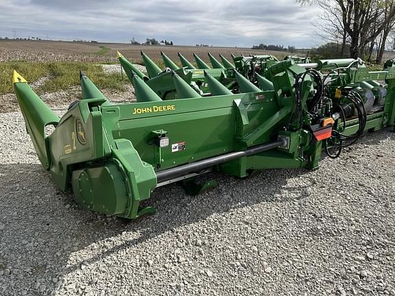 Image of John Deere C12F equipment image 4