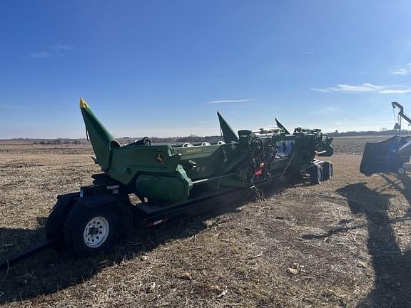 Image of John Deere C12F equipment image 4