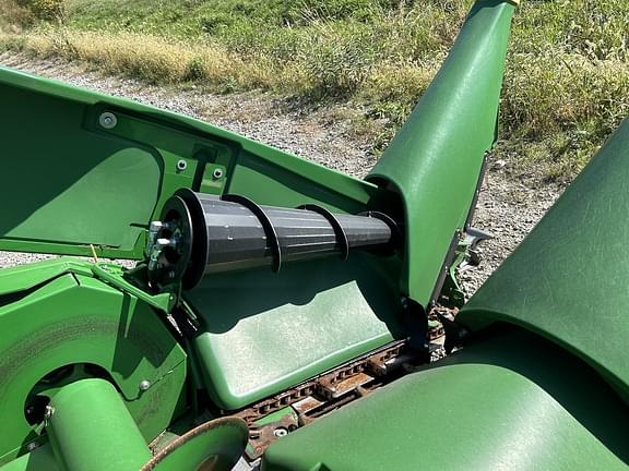 Image of John Deere C12F equipment image 3