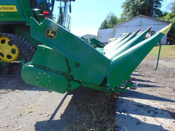 Image of John Deere C12F equipment image 4