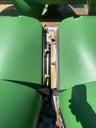 Image of John Deere C12F equipment image 4