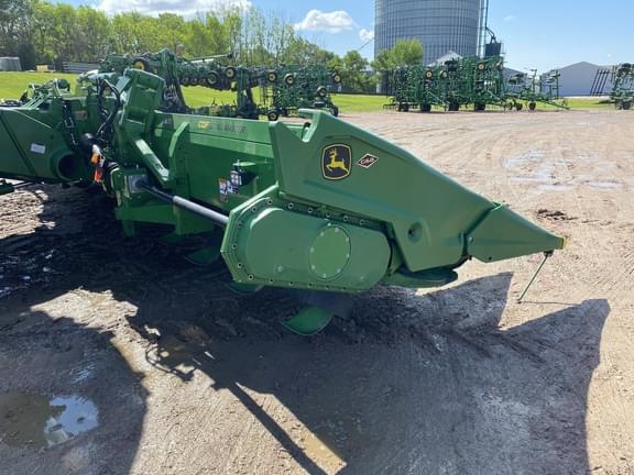 Image of John Deere C12F equipment image 3