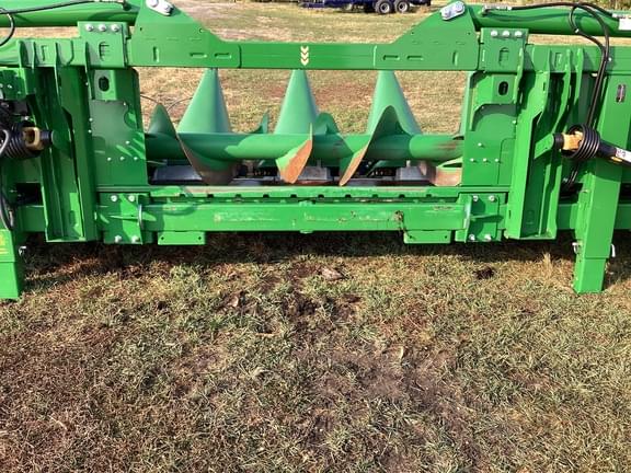 Image of John Deere C12F equipment image 4