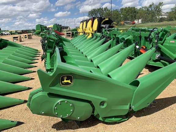 Image of John Deere C12F equipment image 2