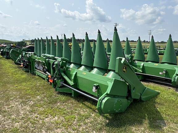 Image of John Deere C12F equipment image 4