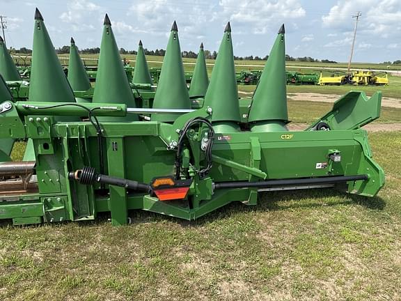 Image of John Deere C12F equipment image 2