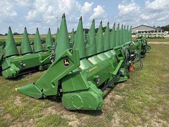 Image of John Deere C12F equipment image 3