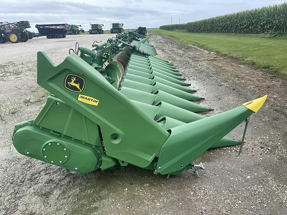 Image of John Deere C12F equipment image 3