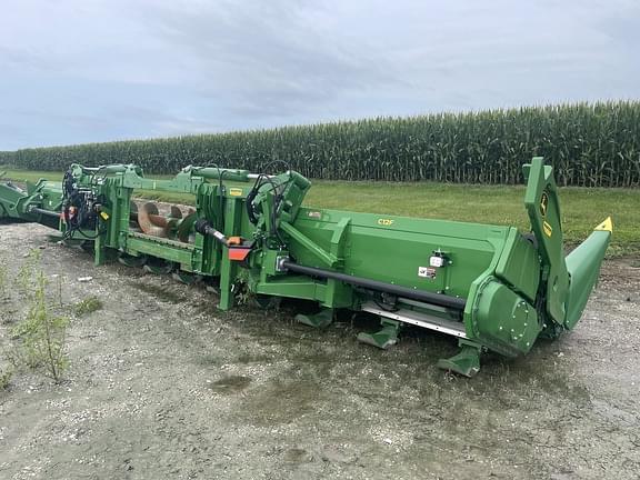 Image of John Deere C12F equipment image 4