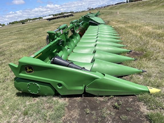Image of John Deere C12F equipment image 3