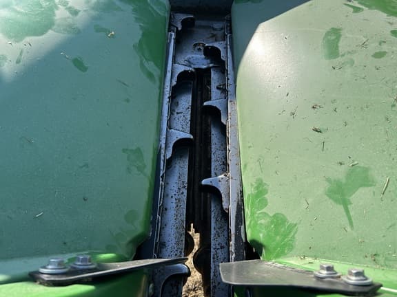 Image of John Deere C12F equipment image 4