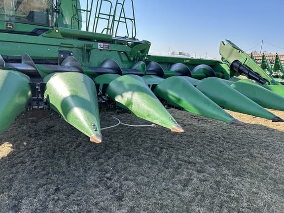 Image of John Deere C12F equipment image 3