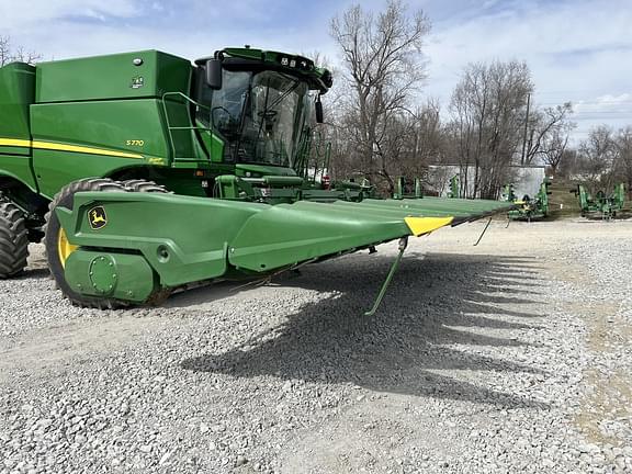 Image of John Deere C12F equipment image 3