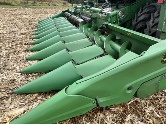 Image of John Deere C12F equipment image 2