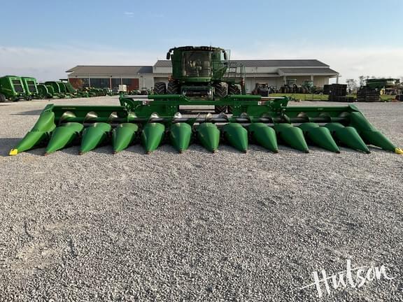 Image of John Deere C12F equipment image 3
