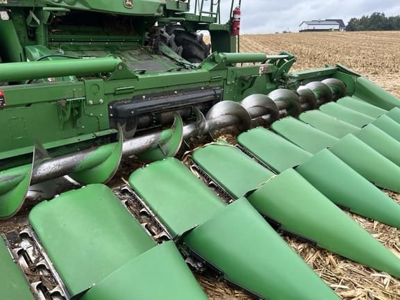 Image of John Deere C12F equipment image 4