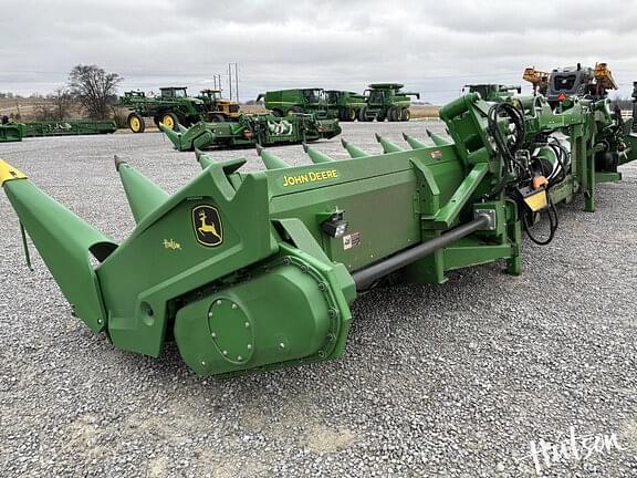 Image of John Deere C12F equipment image 3