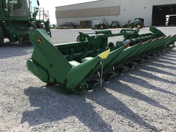 Image of John Deere C12F equipment image 1