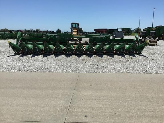 Image of John Deere C12F equipment image 3