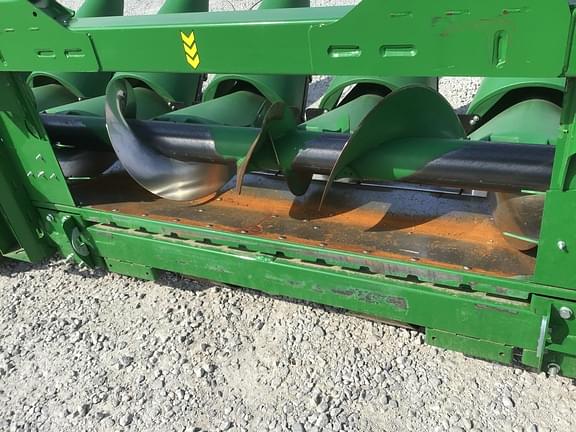 Image of John Deere C12F equipment image 4