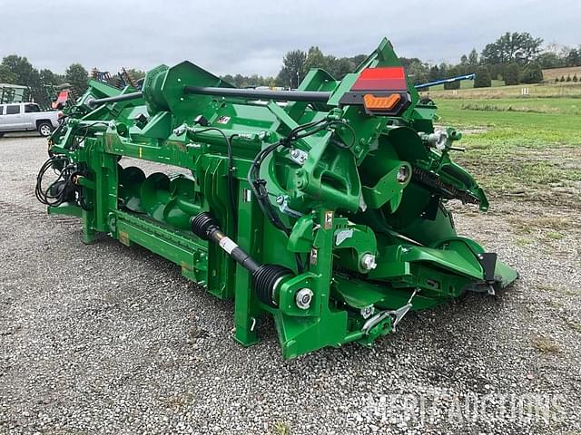 Image of John Deere C12F equipment image 3