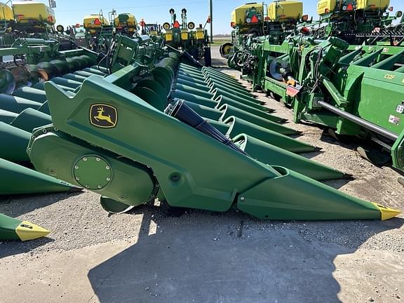 Image of John Deere C12F equipment image 3