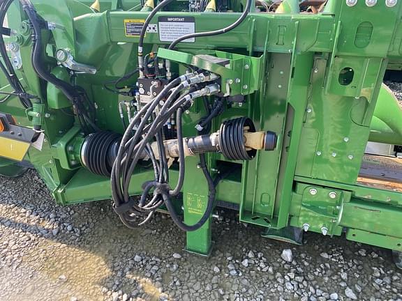 Image of John Deere C12F equipment image 4