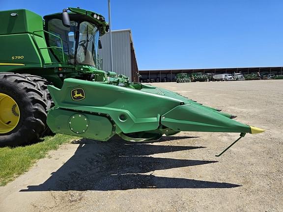 Image of John Deere C12F equipment image 2