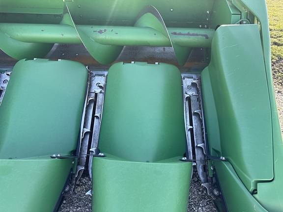 Image of John Deere C12F equipment image 4