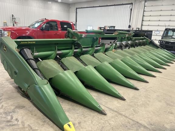 Image of John Deere C12F equipment image 3