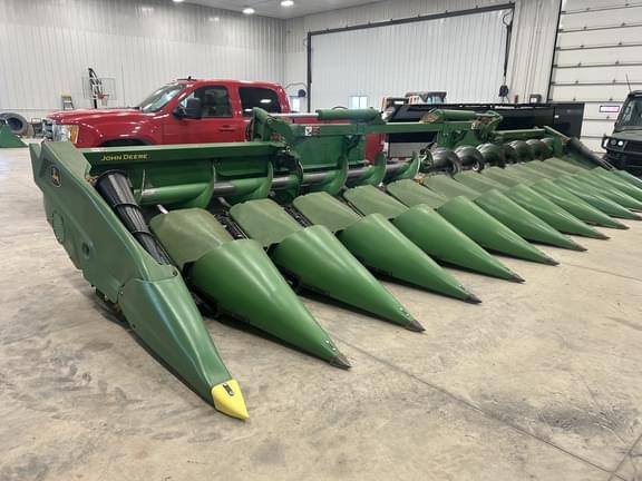 Image of John Deere C12F equipment image 4