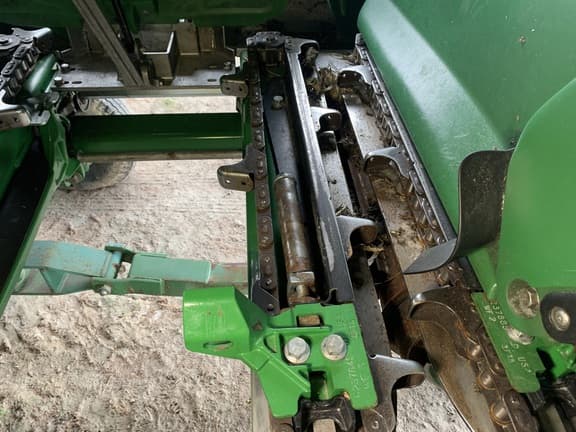 Image of John Deere C12F equipment image 4